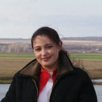 Надя Апостол